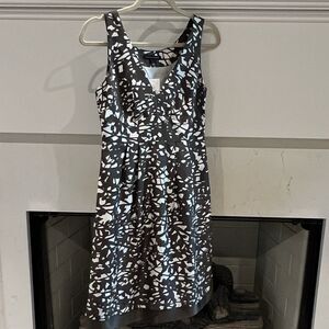 BANANA REPUBLIC Silk Dress Size 2 Brown Ivory Print V Neck Sleeveless